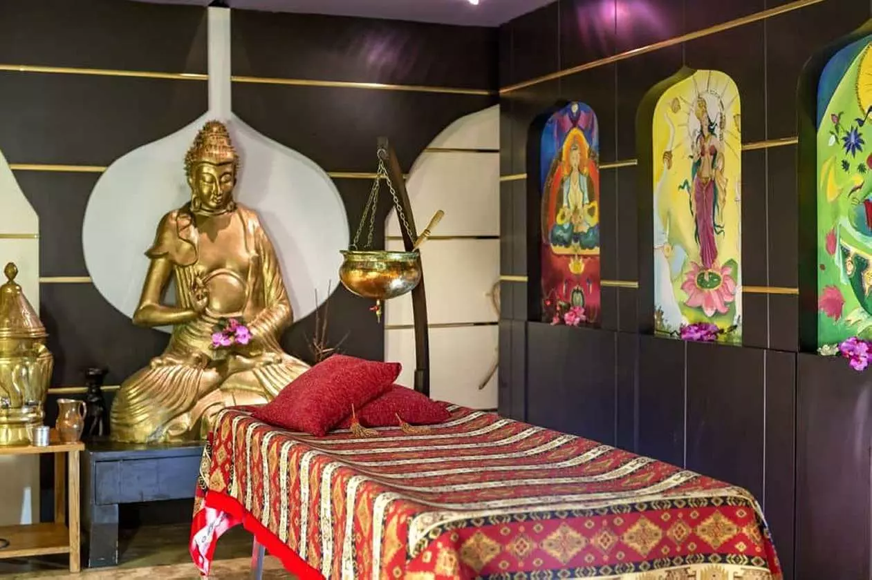 ROYALWING_SHABAVIZ (6).jpg